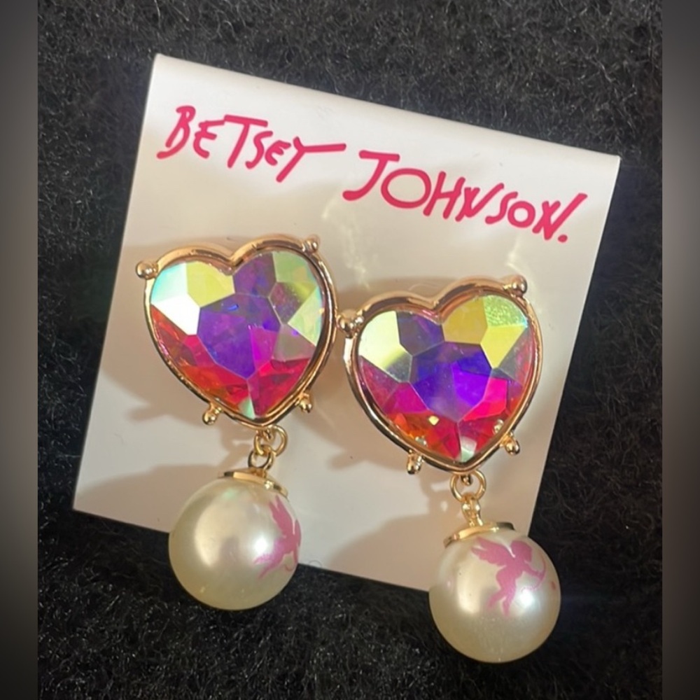 NWT ⚜️💖⚜️ BETSEY JOHNSON HEART EARRINGS with Drop Pearl accent - Picture 8 of 11